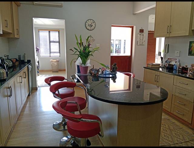 3 BEDROOM FREESTANDING FOR SALE IN SCOTTSVILLE